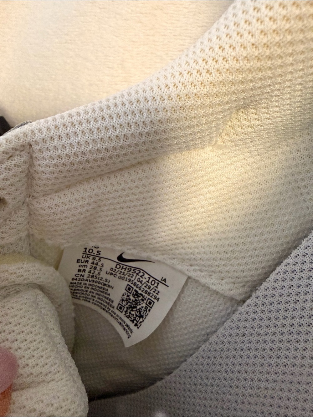 Nike Men’s White and Taupe Sneakers - Picture 9 of 9